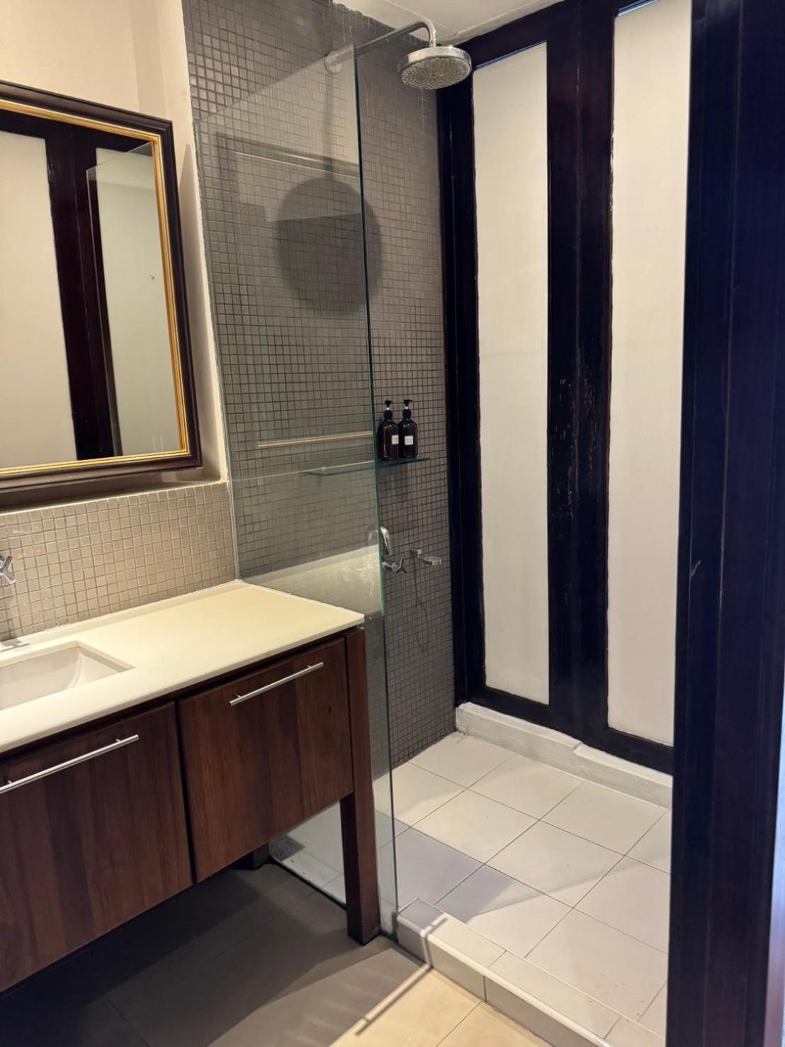 Wish Inn Silom - วิช อินน์ สีลม X Bangkok Dış mekan fotoğraf